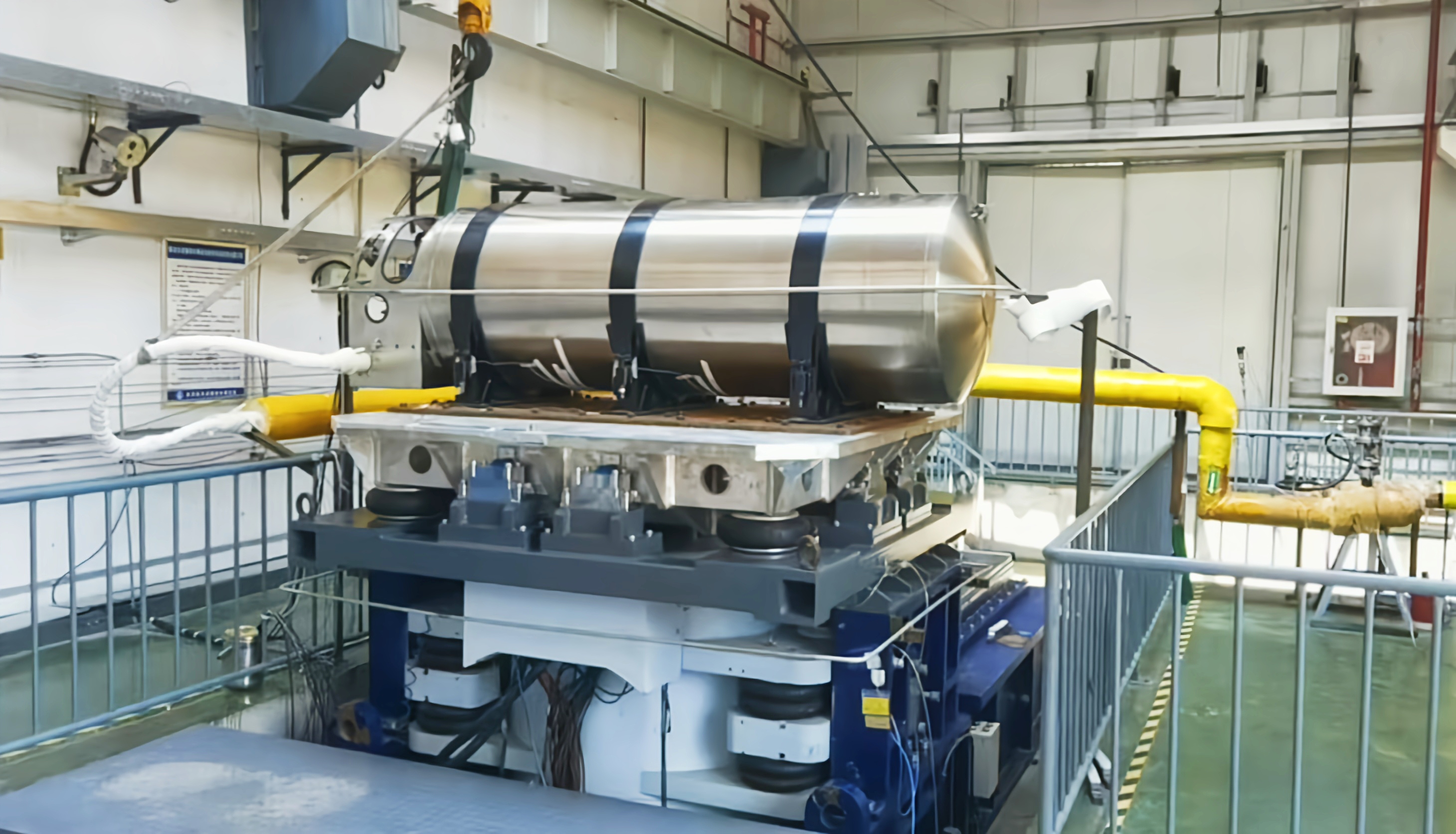 液氫瓶振動試驗.jpg 液氫瓶振動試驗.jpg